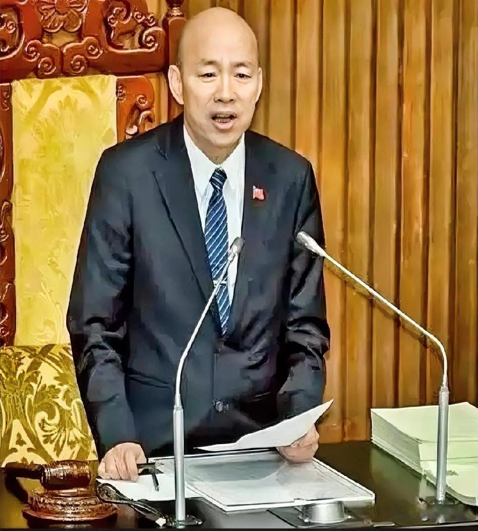 我们都被韩国瑜给“骗”了,现在的韩国瑜才是真面貌,他竟然在大陆93阅兵期间,