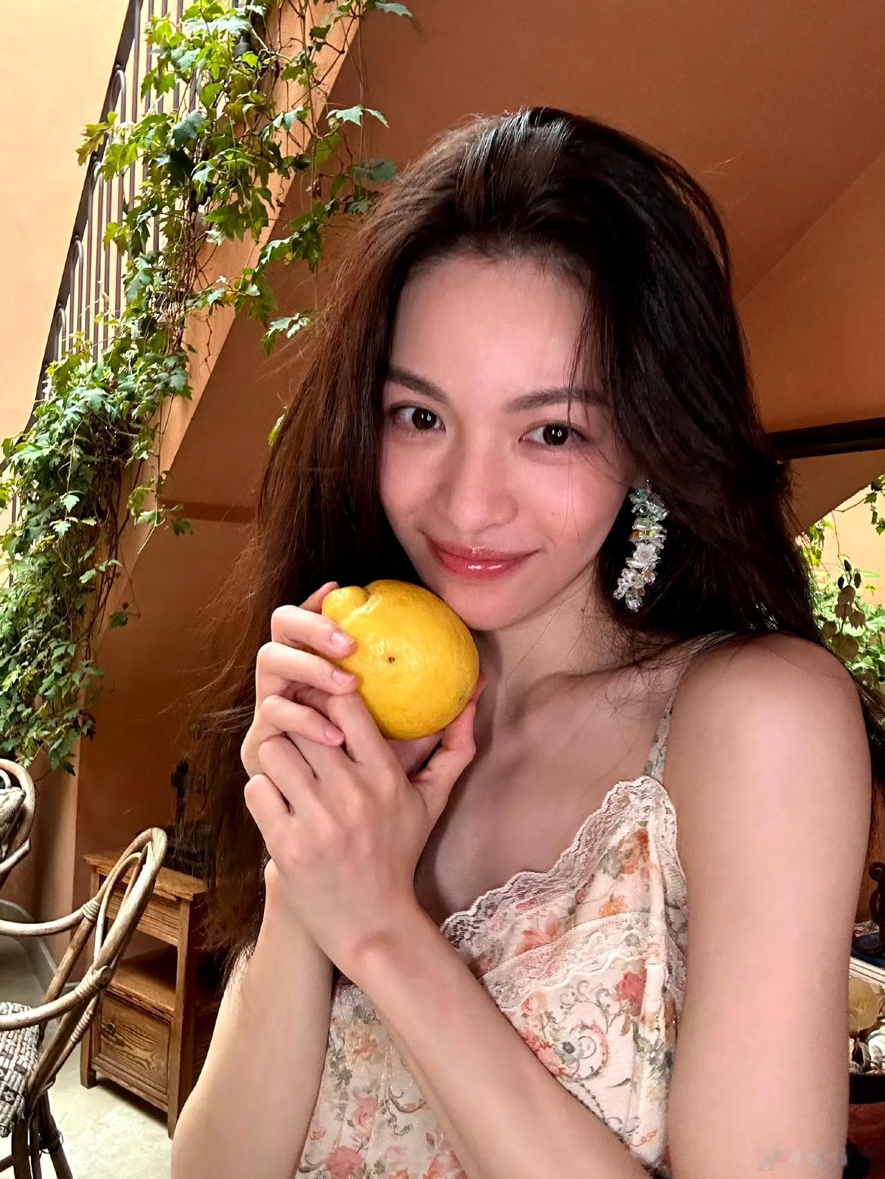 一看就是甜妹[吐舌头眯眼睛笑]钟楚曦娱乐