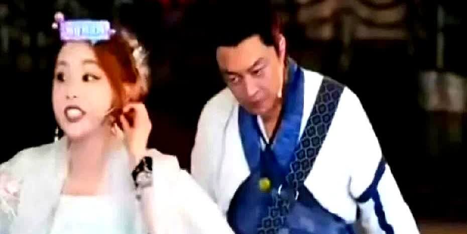 别再心疼马景涛摔倒了当我看到景区一场商演的报价时才明白了为什么寇