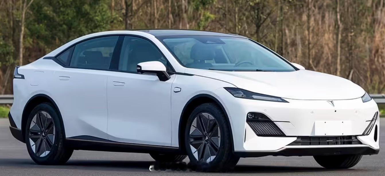 我国首批L3级有条件自动驾驶车型准入许可今日发布，长安深蓝SL03、极狐阿尔法S