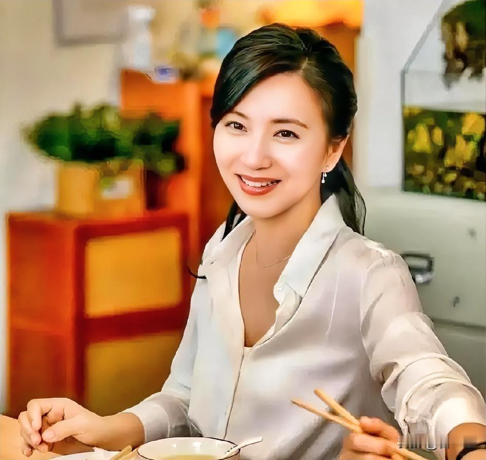 陈好表示过：“我择偶，只需要对方爱我就好，对方的身家、外貌和职业都不重要。而她