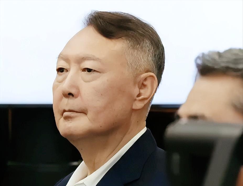 这次算是彻底栽了，韩国前总统在二审庭审中，特别检察组直接向法庭提出，要求判处他1