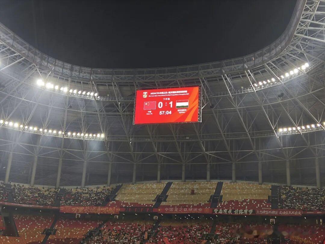 破防！国足三连败，0进球、狂丢9球，越看越心酸10月6日晚，又一场让人无力