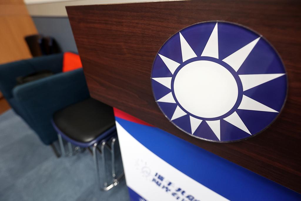 律师：谢衣凤谢典霖姐弟不可能一人当县长，一人当议长，这太荒谬国民党拟征召考纪会