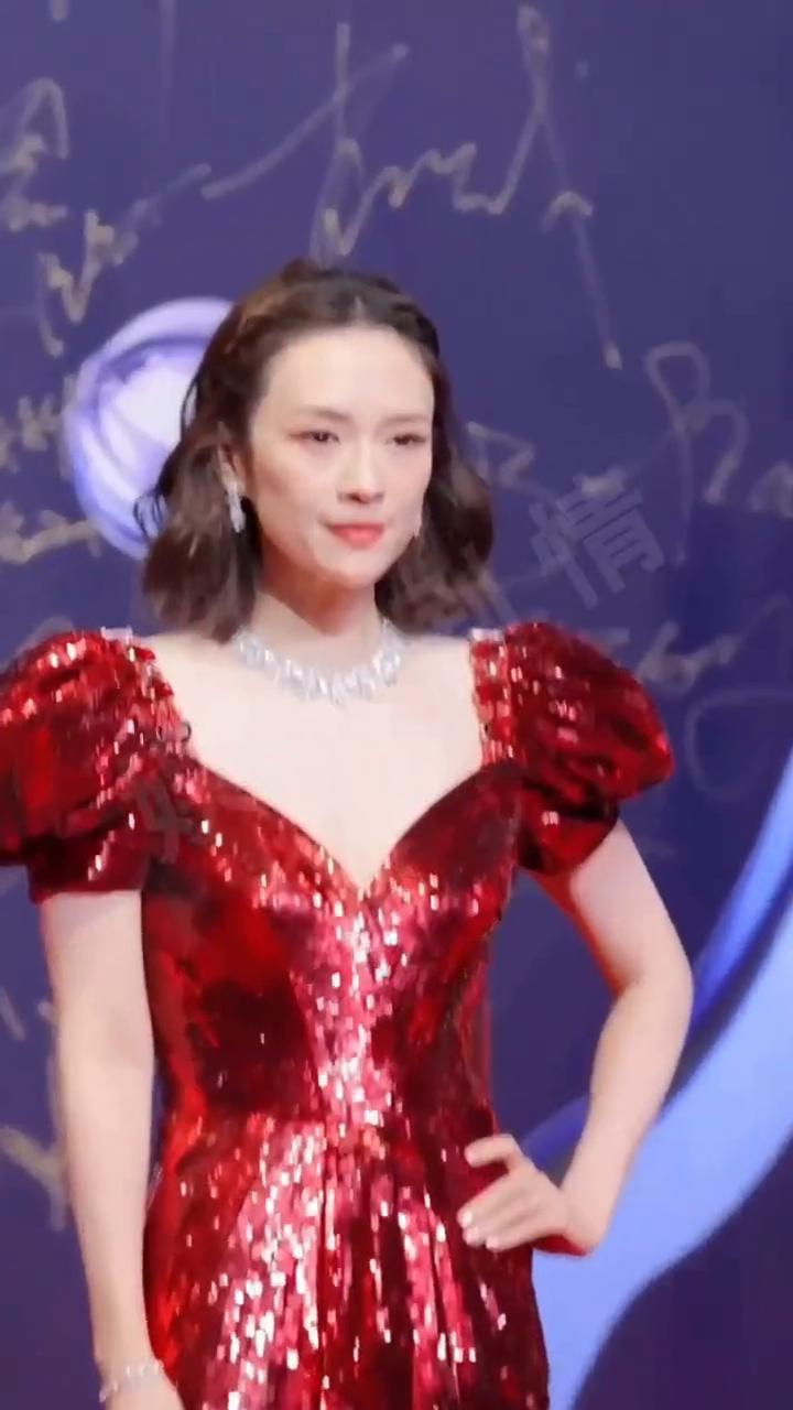 年过40岁还生孩子的6位女明星。·第六位贾静雯，在43岁时生下3胎女儿。·第