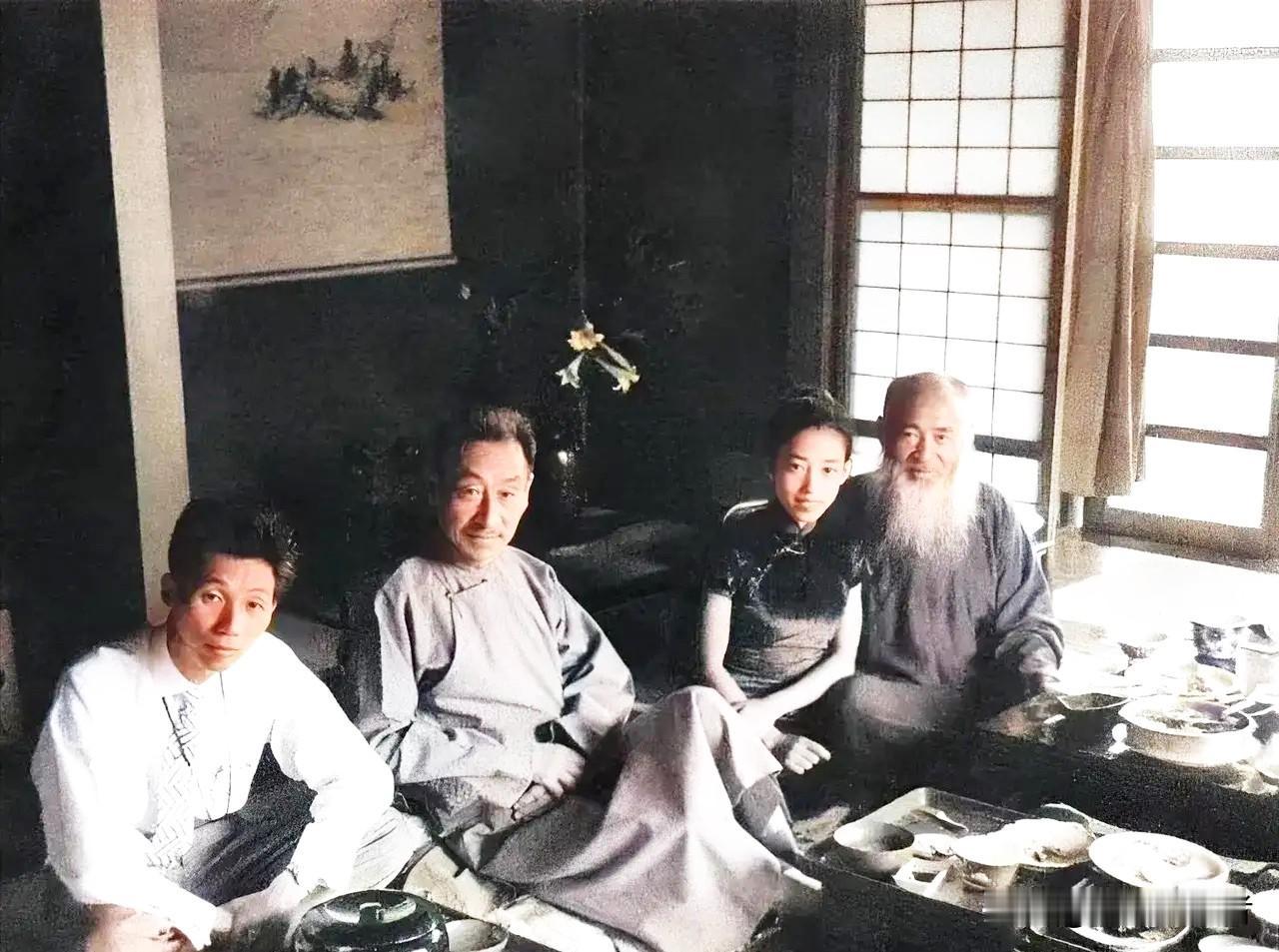 张大千说：“女人有三美，第一美皮肤白，白得就像一滩雪。第二美屁股大，大得就像两只