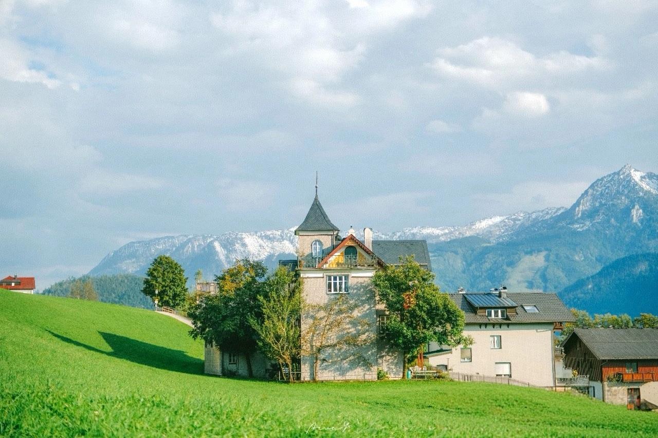 说实话，我对二手房压根没兴趣。今天看到中介朋友在卖河西一套四居室，处于黄金地段，