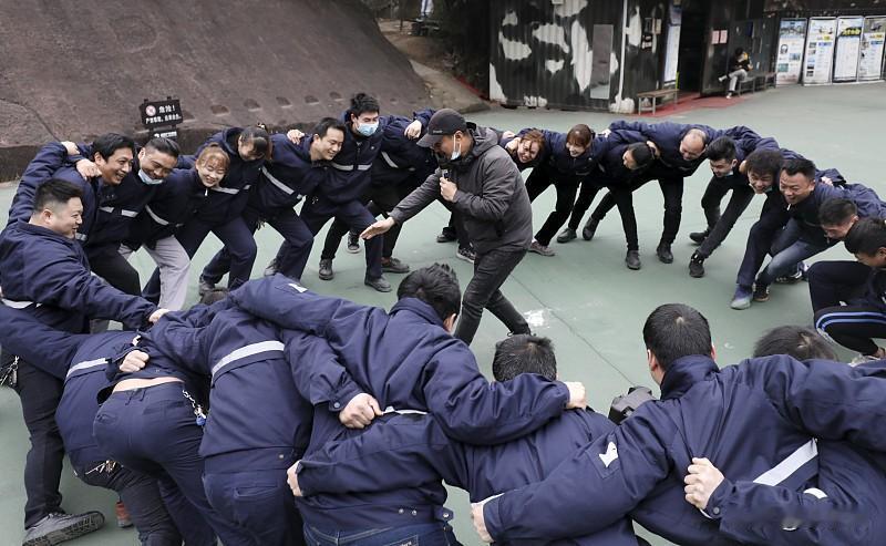 能当领导的人，核心本事从来不是埋头干活很多人误以为，厉害的领导靠能力碾压下属