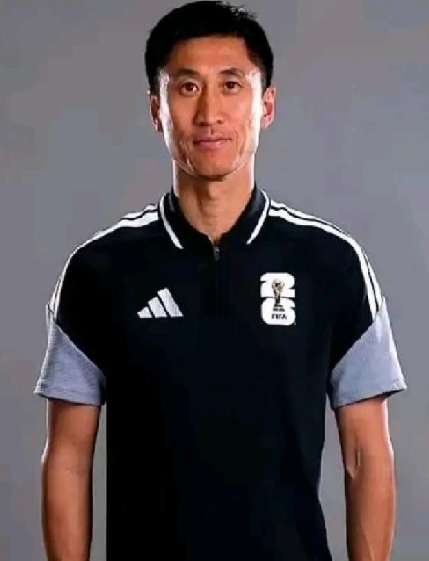 中国裁判天花板马宁，在国内吹一场中超税前也就拿6000块，一年到头累死累活挣个2