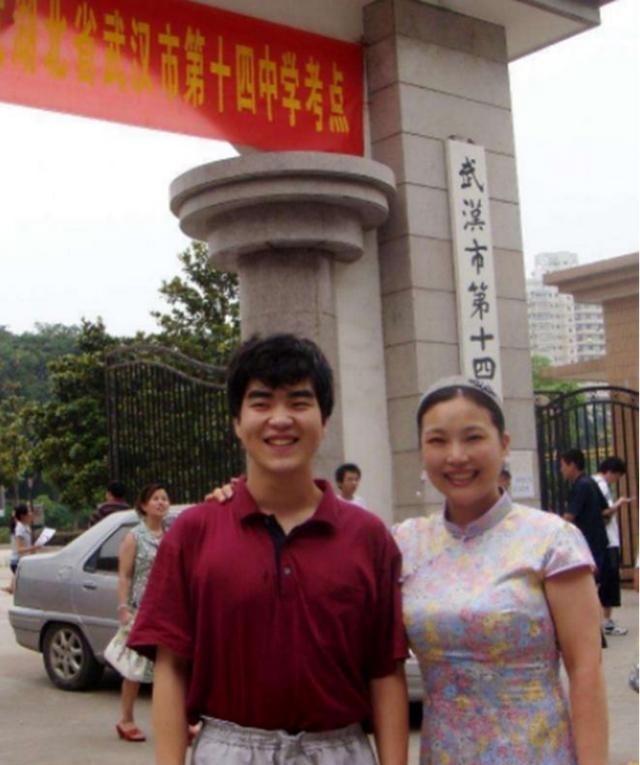 1988年，武汉一位女教师刚生下儿子，丈夫却在耳边低声说：“拔了氧气管吧，咱们再