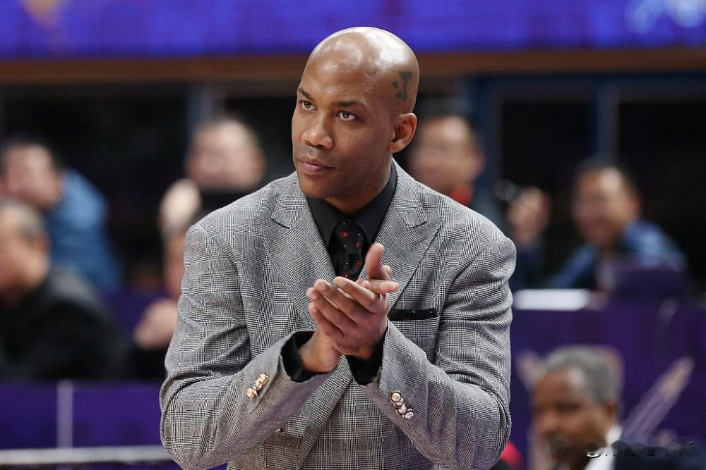 卢伟让马布里措手不及！在预测CBA总冠军归属时，马布里将上海男篮早早地排除在外