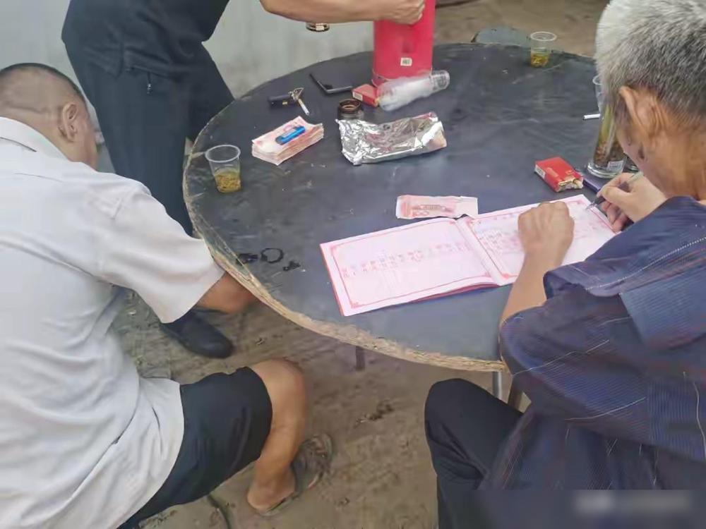 在农村，有退休金的人，不仅不被欢迎，有时候，反而受到排挤。我前两年回乡下老家