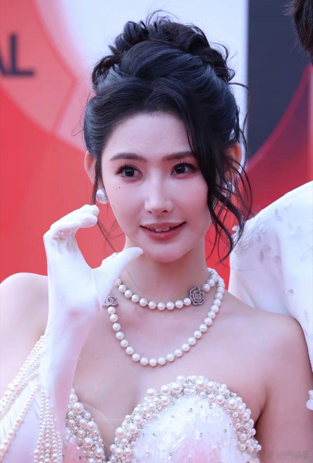 微博视界大会和横店短剧之夜这两天看完微博视界大会和横店微短剧之夜，突然很强烈地感