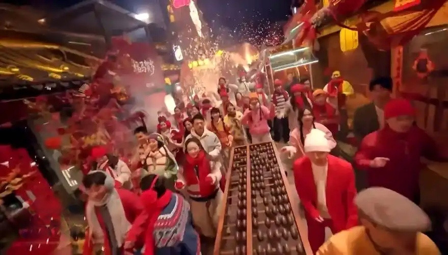 马年春晚又尊了乖乖，合肥这次排面拉满！骆岗公园变成“皖美之瞳”，两万架无人机同时