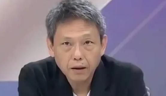 台湾时事评论员谢寒冰：你们知道中国大陆这两天在干什么吗？他在给全国的退伍军人制发