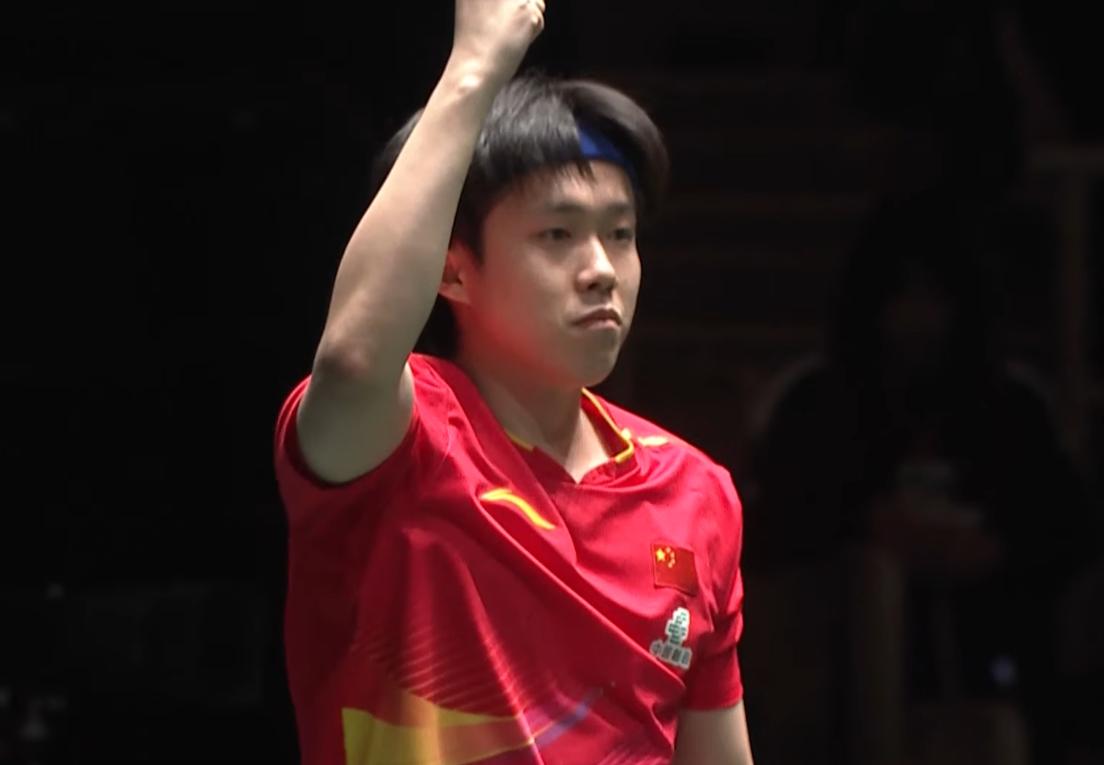 笑死我了！王楚钦平时很稳重，打日本队咋这么兴奋？今天不但握拳庆祝，还是跳着