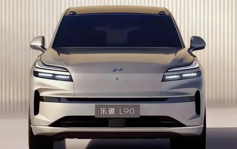 李斌给李想的压力应该挺大的。李想今天宣布从7月17日开始接受预定。昨晚李斌一连