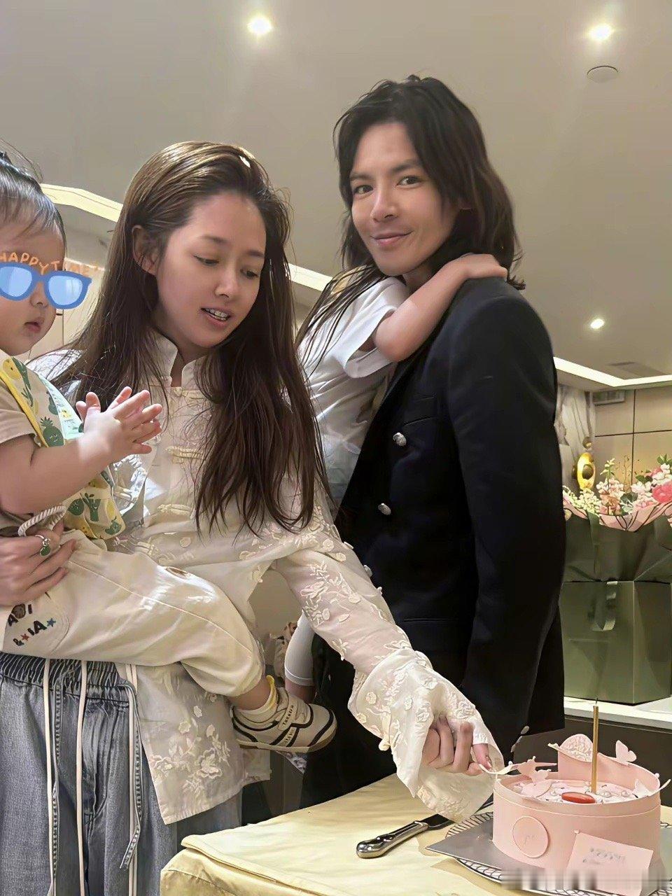 向左光顾p自己帅了，老婆一点没有管呀…