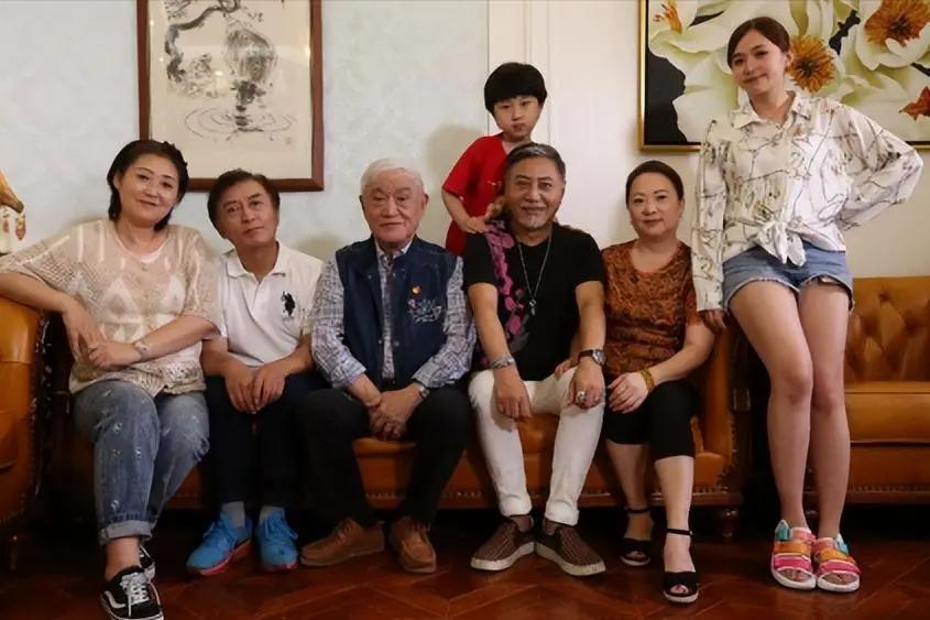 现在最难受的人，应该是牛犇的大儿子张维。牛犇有两个儿子，大儿子张维，走经商路