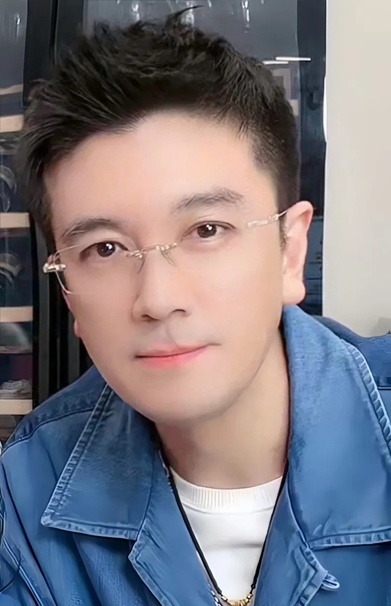 杨子这种男人，如果黄圣依将来不准备和他复婚，他再想找黄圣依这样的人，也悬!除非只