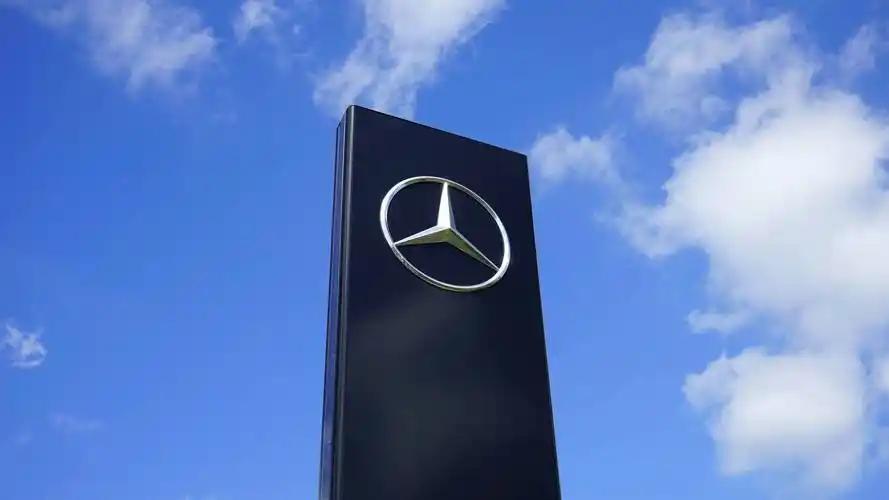 2025年车企销量成绩单一出炉，传统豪华三巨头BBA直接上演了一出“集体翻车”名