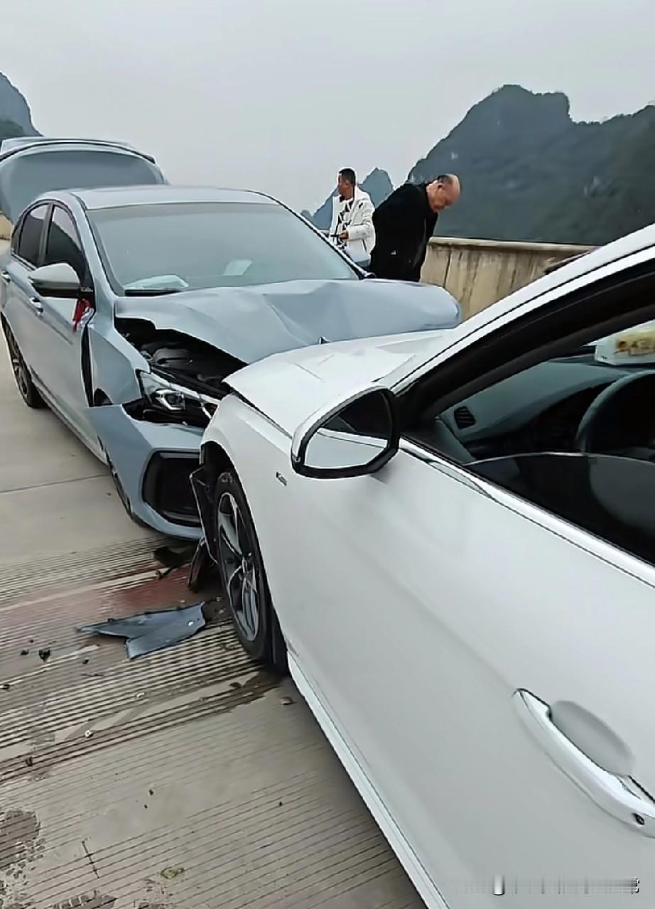 单身30年，看见车都想亲这一撞，把我整笑了大年初二，在广西一座山边的桥上