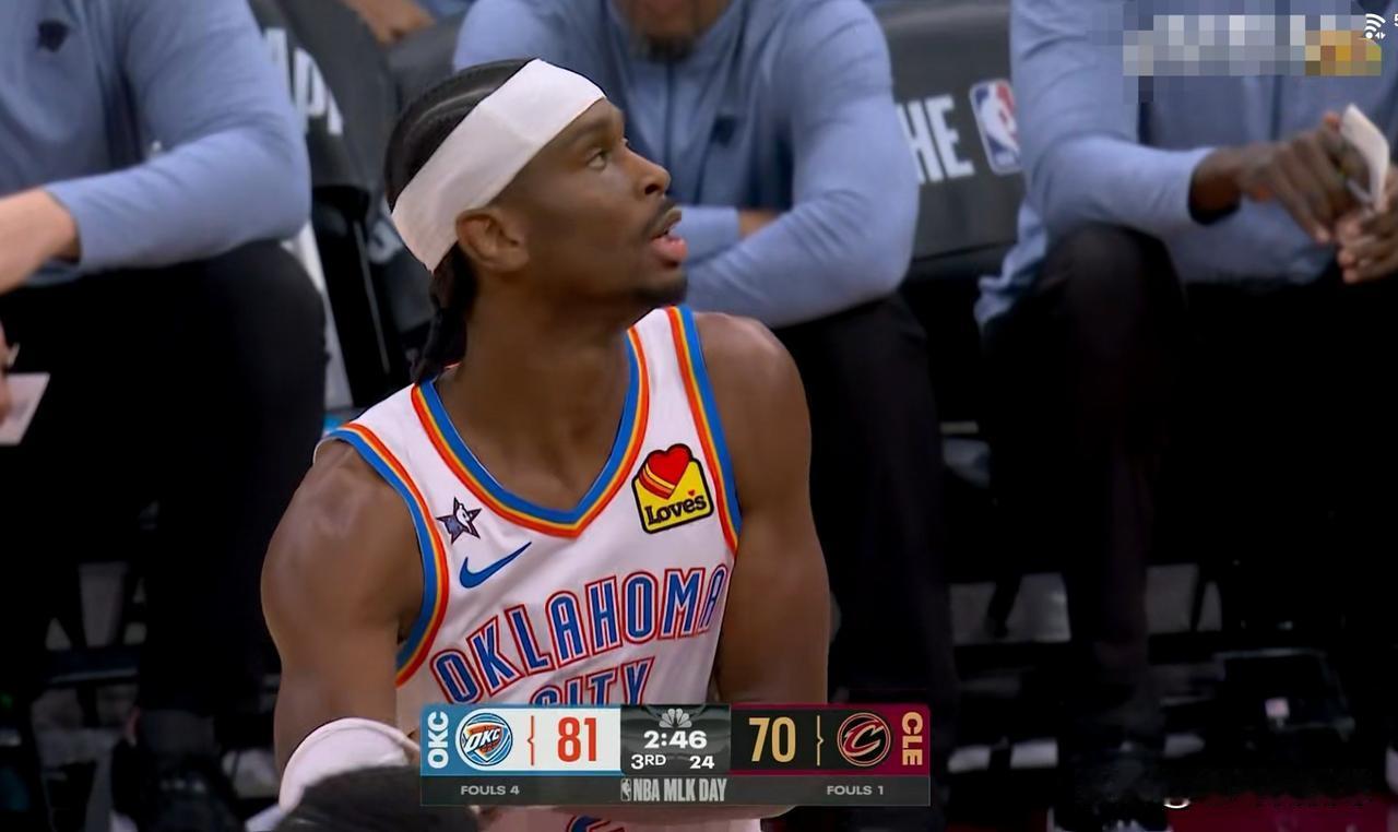 雷霆巨星亚历山大的得分能力真是让人佩服！在今天雷霆客场以136：104大胜骑士的