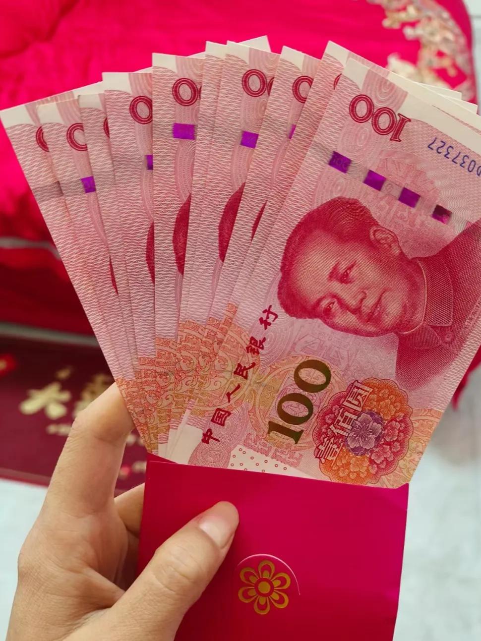 一句很现实的话：过年而已，千万不要傻大方。过年要守住自己的钱袋子，别把一年积蓄都