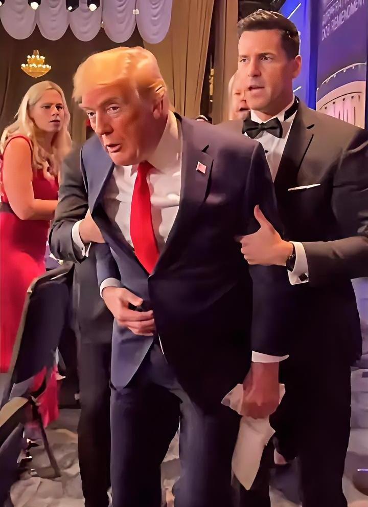 任凭你事后嘴上说得多硬，多勇，现场的表情骗不了人！惊慌得脸部已基本变形，眼神迷离