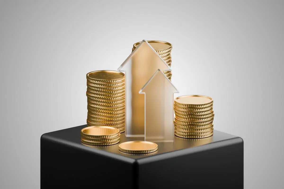 1984年的国营金店柜台前，陈阿姨颤抖着从蓝布手帕里数出2000元“巨款”——这