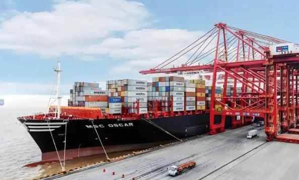 很多人纳闷，明明日韩农产品价格高得离谱，美国为啥不趁机低价倾销赚大钱？其实这