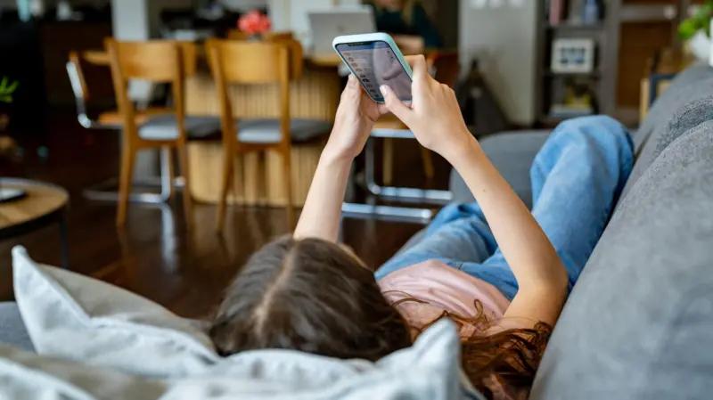 澳洲全球首禁：12月10日起16岁以下儿童社交媒体账户全封杀悉尼11月23日电