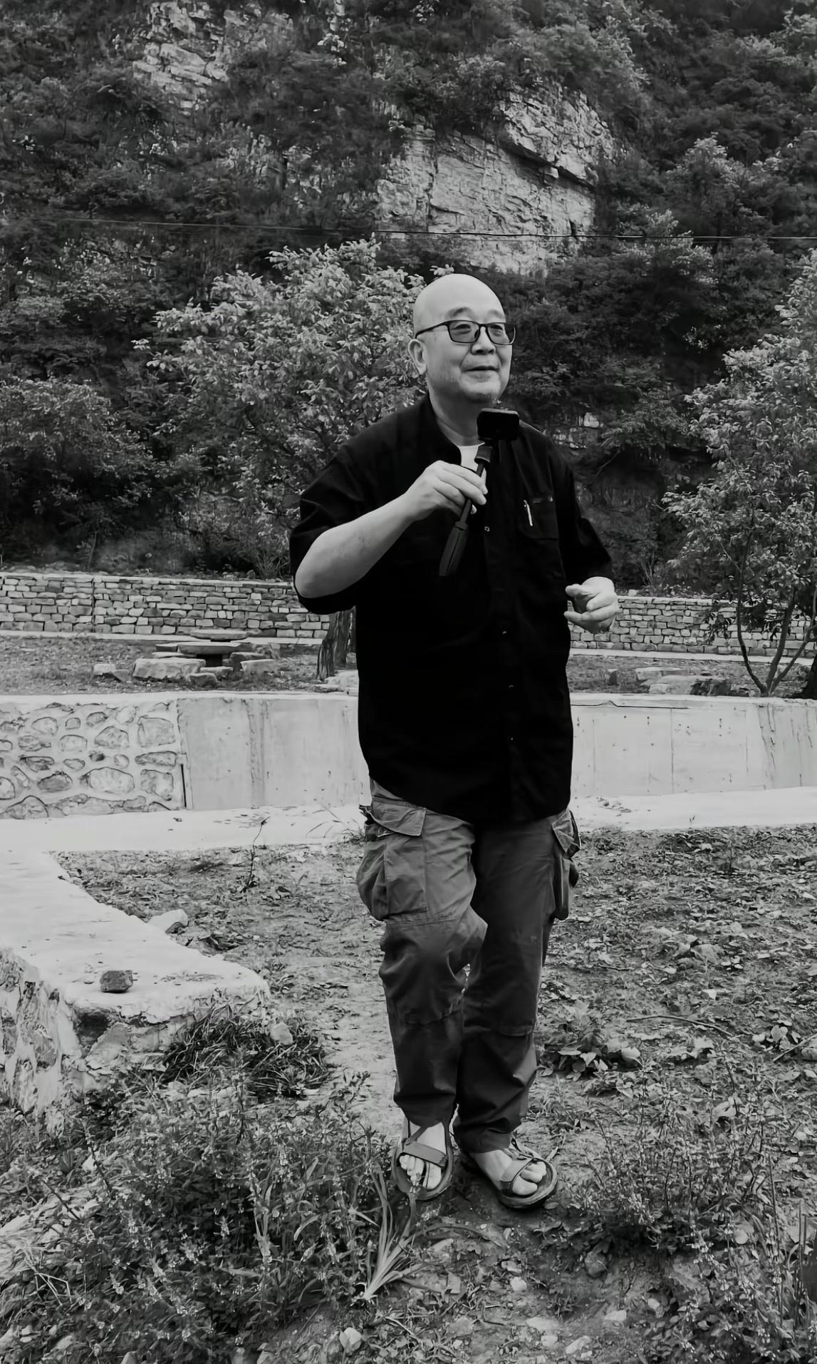 知名战地记者唐师曾离世，享年65岁。去世前白血球几乎为零，半月前进行三期化疗，高