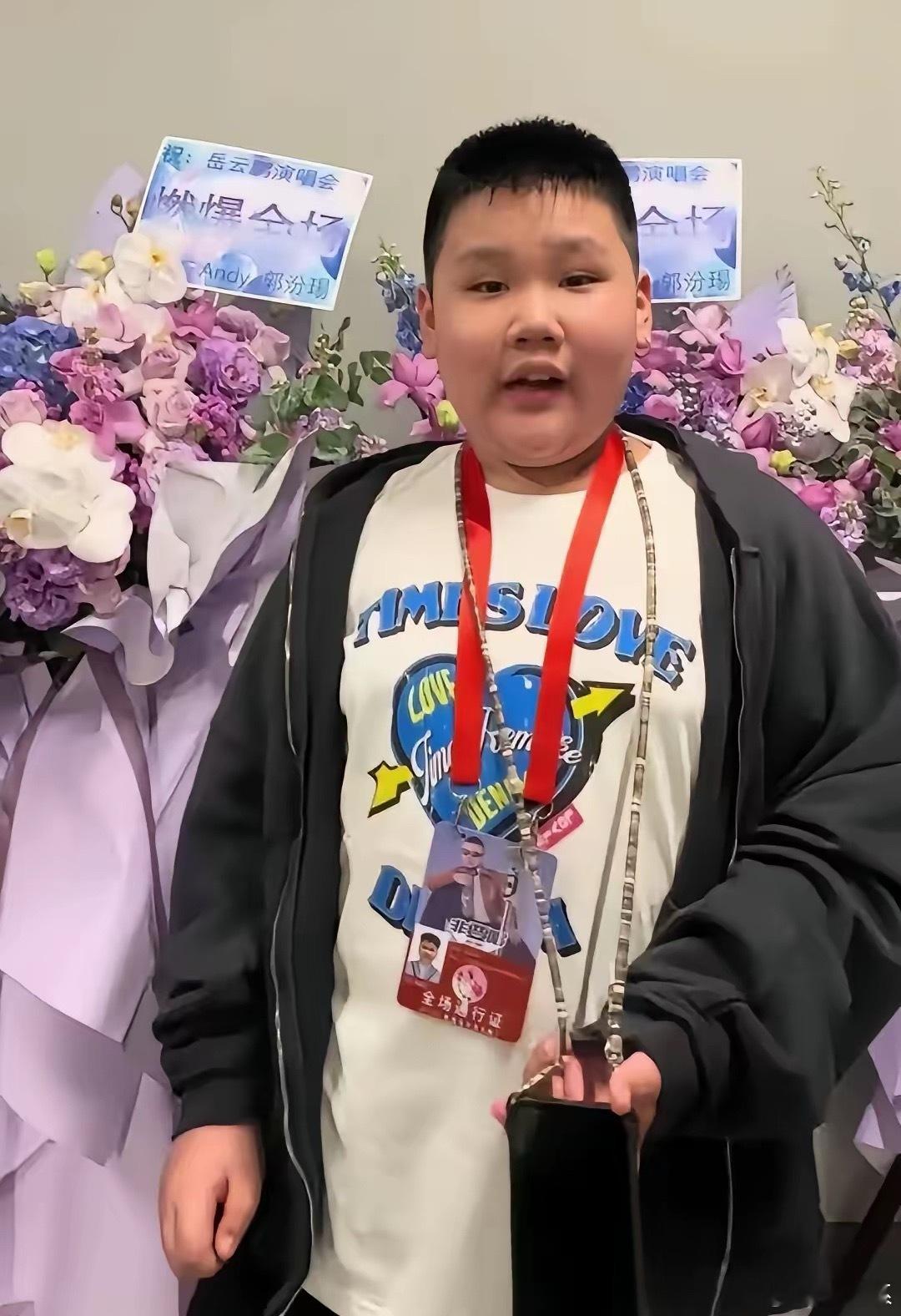 精明的郭德纲咋把儿子养废了？小时候郭汾阳还挺可爱，虎头虎脑，很机灵。怎么长大后变