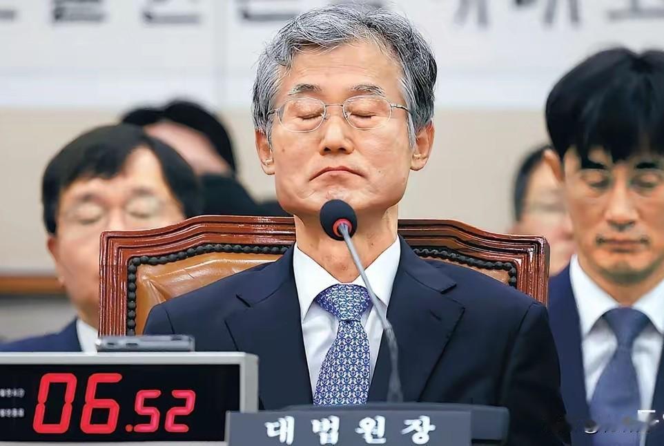 直接憋出内伤？共同民主党：你不回答就是“公信力丧失”！韩国大法院院长曹熙宰在一场
