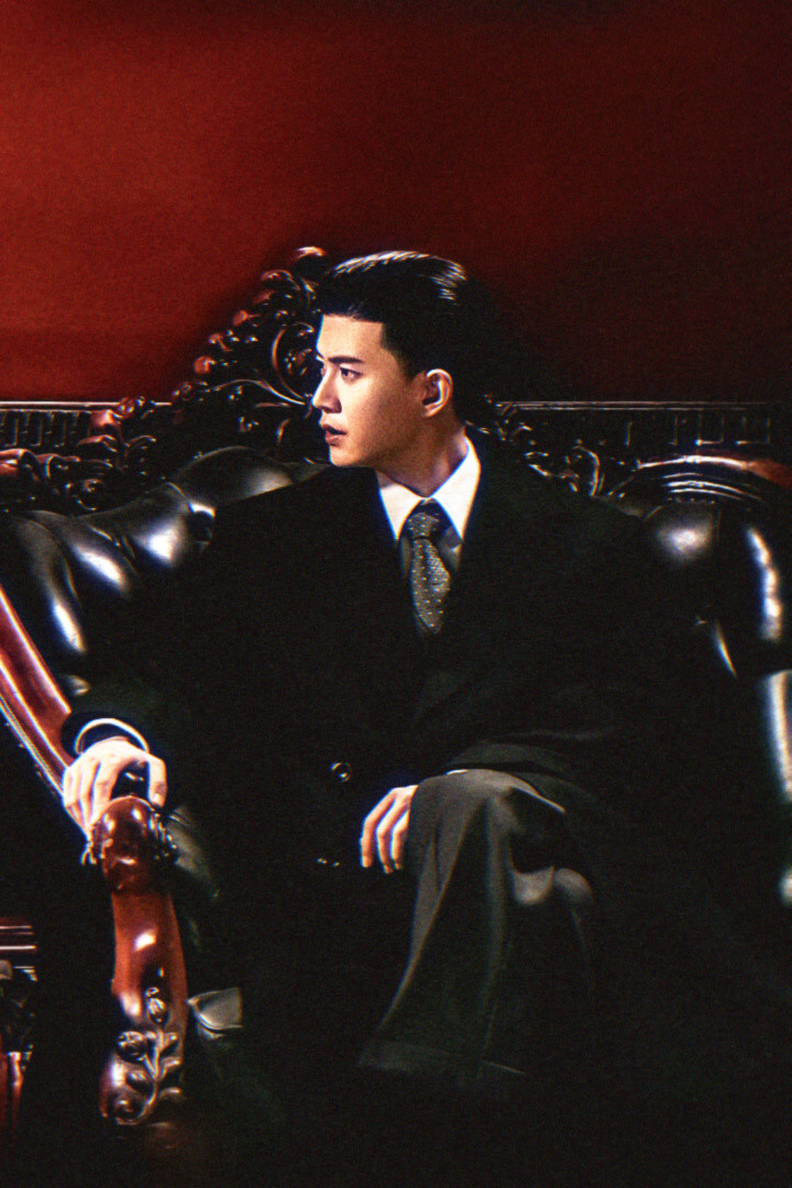 看广电总局对任嘉伦《风与潮》的重视与扶持，再对比刚播完的《凤凰台上》这待遇简直天