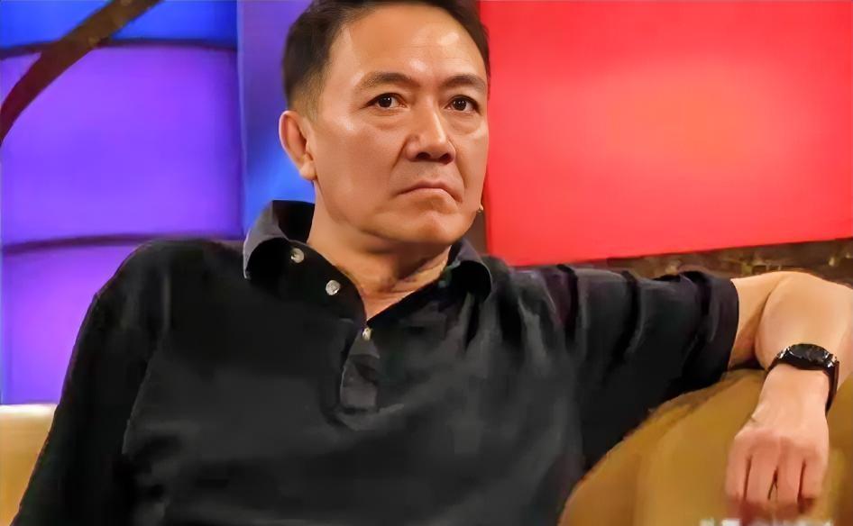 果然有钱就是不一样，不说大家都不知道，67岁的演员李幼斌，原来父母居然都还健