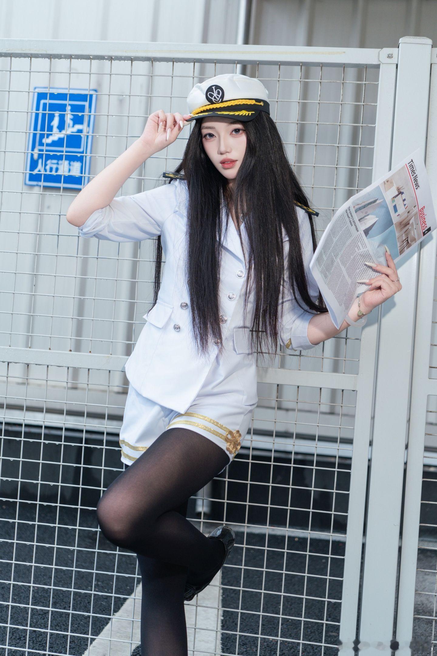 约拍举起手来美女