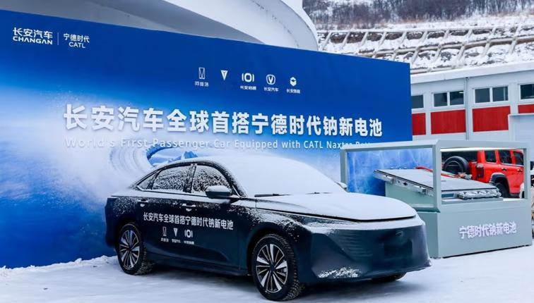 宁德跳票了二年，钠电池总算迎来装车时代，目前能量密度175kw/45度续航400