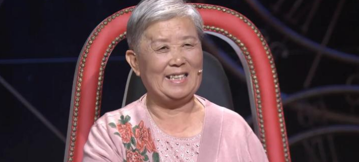 山东，一偏瘫母亲说：“我想去大理。”儿子一口回绝：太远，不去！哪知，母亲却说：“