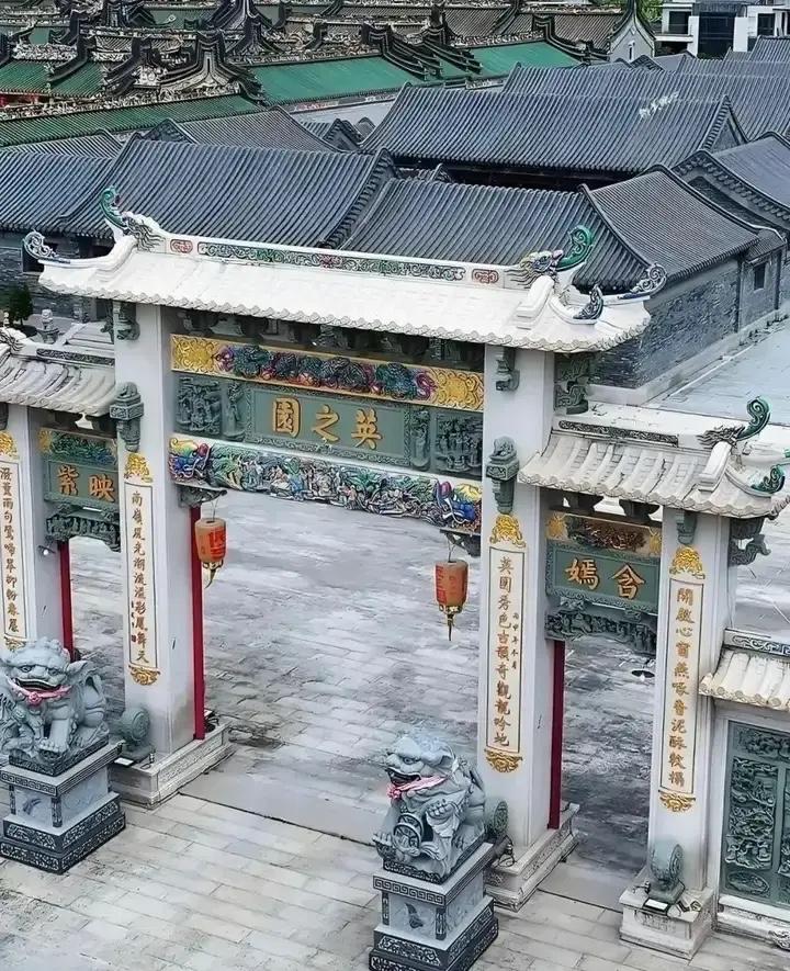英之园该不该被拆？有网友说英之园建的这么豪华美观，一拆了之太可惜了，太浪费资源