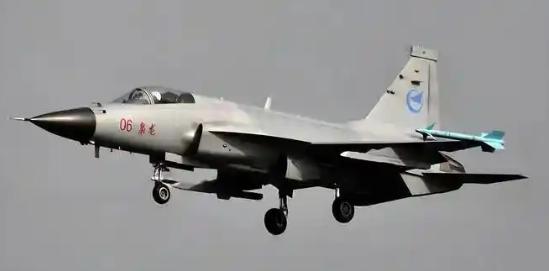 空战黑马不靠隐身！中国歼10CE这招“静默狙杀”让对手防不胜防。如果你还以为空战