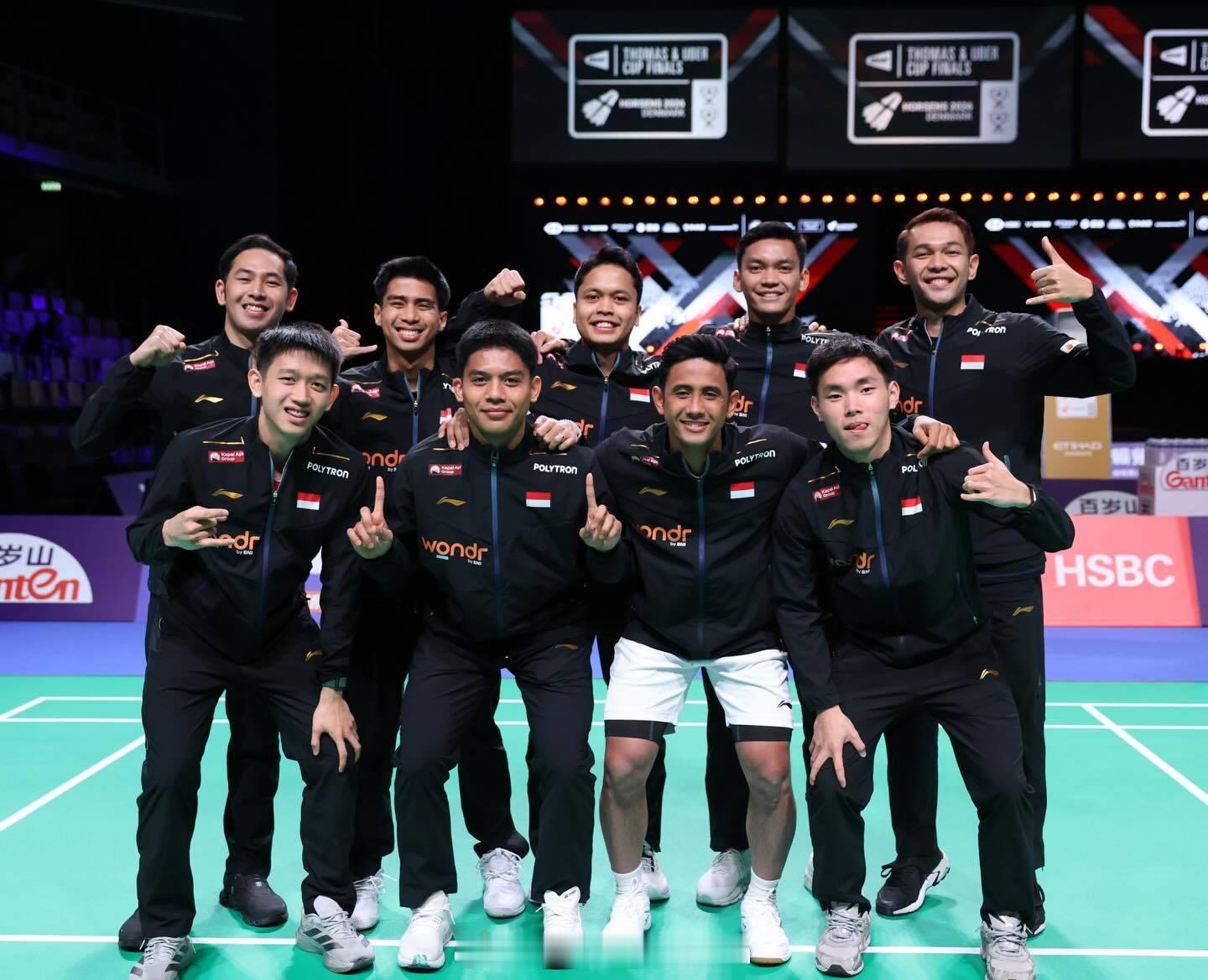 印尼🇮🇩男双名将阿尔菲安ig发文：我们全队满怀期许出征本届汤姆斯杯，却只能接