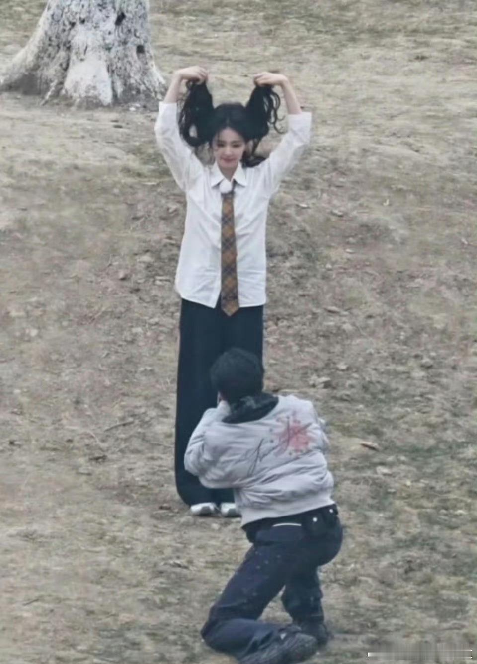 王鹤棣白鹿以爱为营售后啊啊啊啊啊啊啊全体集合！王鹤棣背着白鹿跑起来了！棣棣还给白