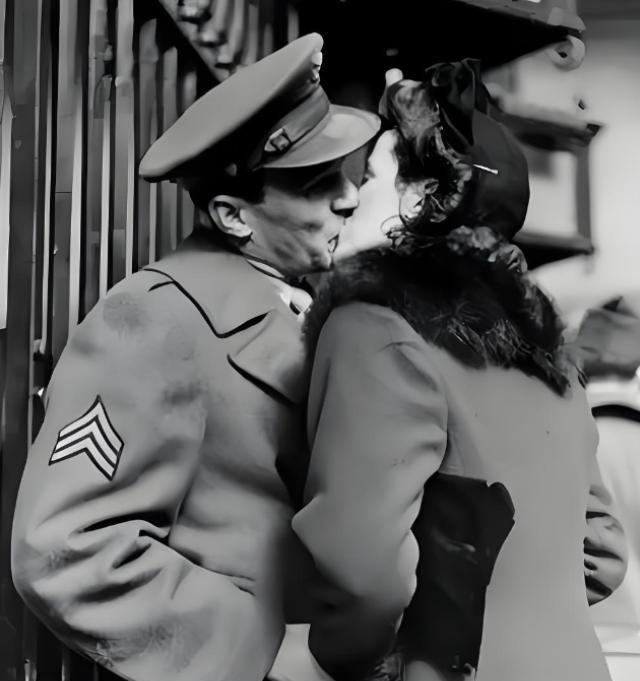 一个吻，能有多大杀伤力？她用一个吻，把剧毒喂进了纳粹核心科学家的嘴里。19