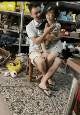 女大避父啊这是亲生的吗