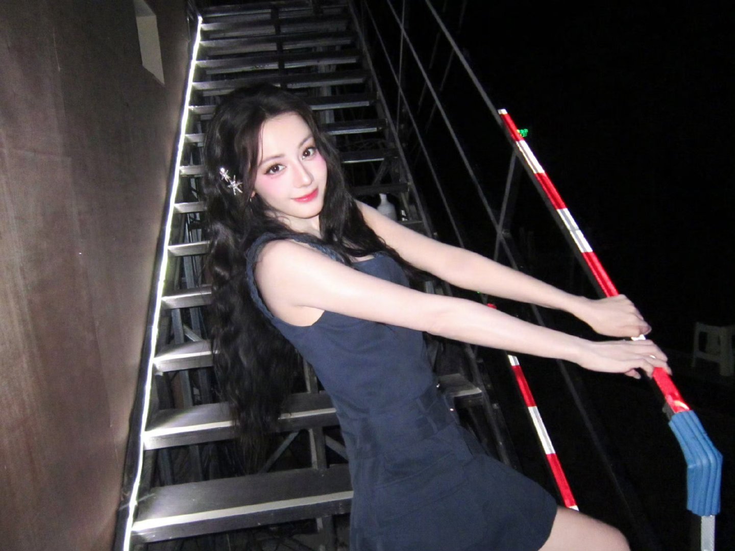 同一个造型居然能做到甜美和酷姐无缝切换