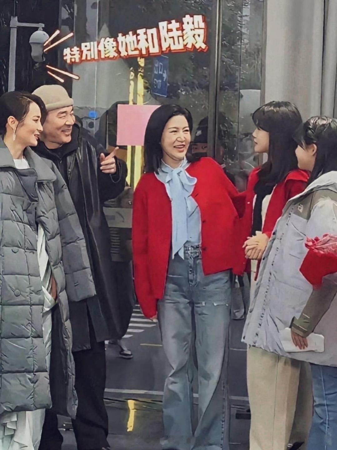 陈建斌看到陆毅的两个姑娘，满脸羡慕藏都藏不住，蒋勤勤也是两眼放光！​