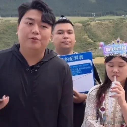 向广西灾区捐3万，被指捐少了，全红婵哥哥直播时被问妹妹捐多少款？当得知捐3万时，