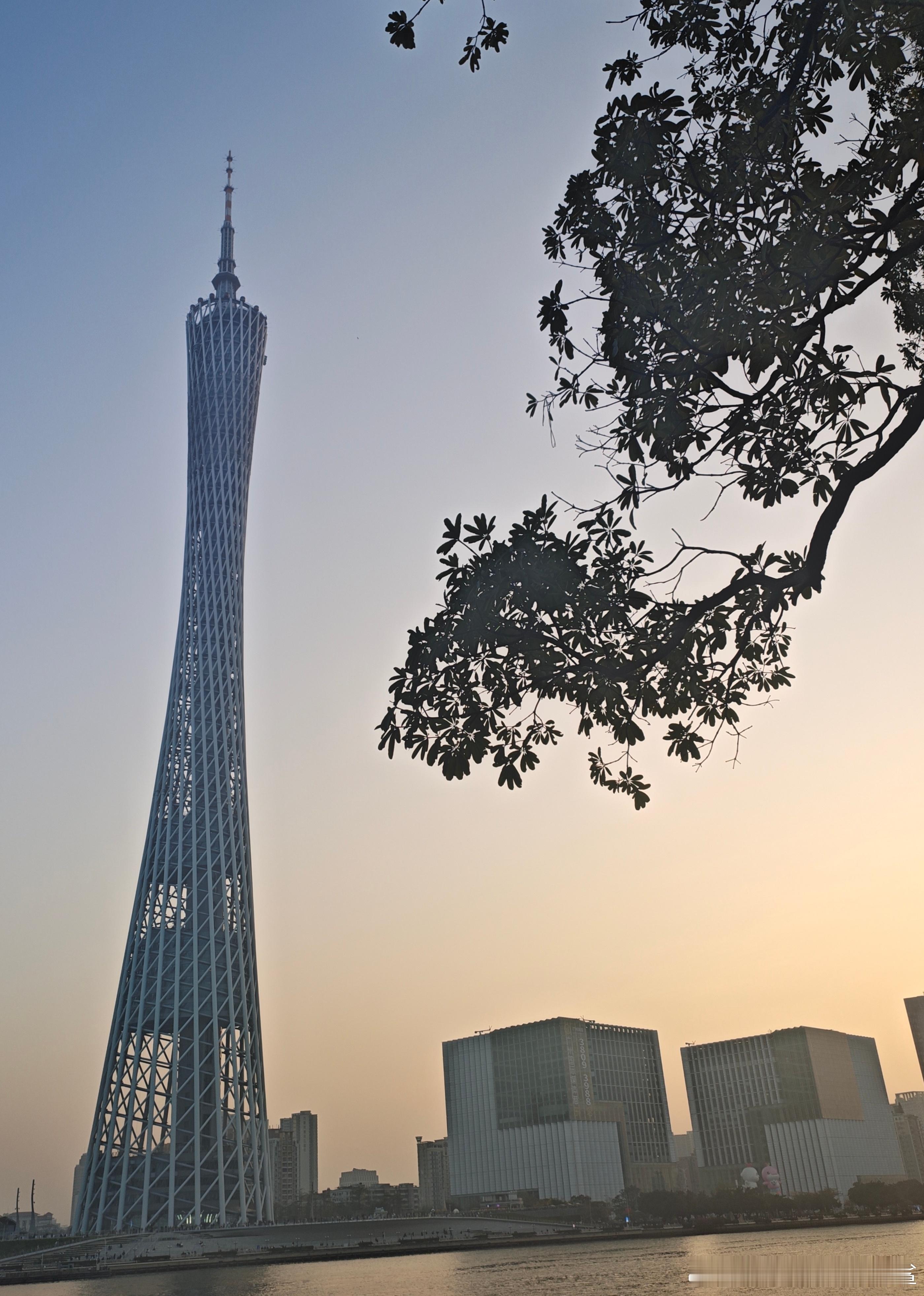 跑步打卡再次光临海心沙相同配速，5公里+3公里跑完就不冷了广州悦跑圈跑步广州